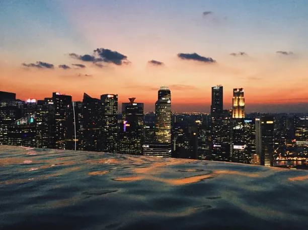 Singapore luxury condominium rooftop infinity pool